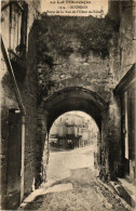 Delcampe - CPA Le Lot Pittoresque - GOURDON - Porte De La Rue De L'Hotel-de-Ville (223877) - Gourdon
