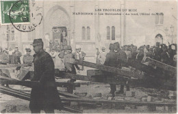 Delcampe - FR11 NARBONNE - ELD - Les Troubles Du Midi Manifestations Viticoles 1907 - Les Barricades - Animée - Belle - Narbonne