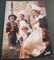 Delcampe - France - Frankrijk - Folklore - Costumes - Bretagne - Groupe D'enfants - Fouesnant - Bretagne