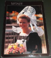 Delcampe - France - Frankrijk - Folklore - Costumes - Bretagne - Jeune Fille - Fouesnant - Bretagne