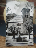 Delcampe - Cpsm   SALLANCHES L'Eglise Et Les Quatre Têtes, Vue Partielle Renault 4 Chevaux, Derrière L'arbre De Droite, Non écrite - Sallanches
