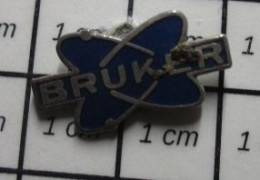 Delcampe - SP06 PINS PIN'S / Beau Et Rare : MARQUES / BRUKER ATOME ION ELECTRON - Marques