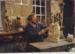 Delcampe - Locronan   G120      CPSM  10X15         Job Le Sculpteur - Locronan