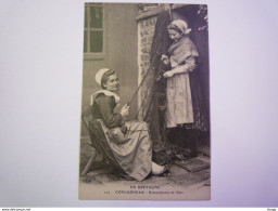 Delcampe - CONCARNEAU  (Finistère)  :  RAMANDEUSES  De  FILETS  -  TB Plan  1910 - Concarneau