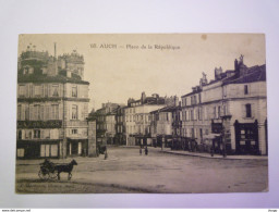Delcampe - AUCH  (Gers)  :  Place De La  République - Auch