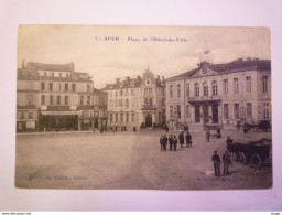 Delcampe - AUCH  (Gers)  :  Place De L'Hôtel De Ville  (O. LAFONTAN) - Auch
