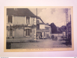 Delcampe - LA TRIMOUILLE  (Vienne)  :  Carrefour Des Routes  Montmorillon , Le DORAT - La Trimouille