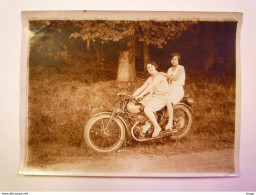 Delcampe - CONDOM  (Gers)  :  Albertine Et Léonce Dans Les Bois De  CONDOM  En 1929  X  (PHOTO) - Condom
