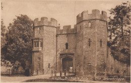 Postcard Wells Somerset Bishop's Palace The Drawbridge By Phillips  My Ref B15475 - Wells