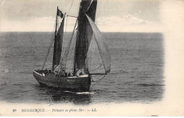 DUNKERQUE - Pêcheurs En Pleine Mer - Très Bon état - Dunkerque