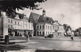 36 LE BLANC PLACE DE LA LIBERATION L HOTEL DE VILLE - Le Blanc