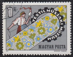 HUNGARY 2824,used,hinged - Textil
