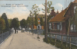 4953 154 Broek Op Langedijk, Dorpsstraat Hoek Julianastraat. Poststempel 1942. - Otros & Sin Clasificación