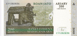 MADAGASCAR 200 Ariary 2004 UNC, P-87c - Madagascar