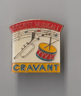 PIN’S THÈME VILLE  CRAVANT  DANS LE LOIRET  SOCIETE MUSICALE BATTERIE HARMONIE - Cities