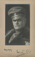 Große Original Fotografie Mit Eigenh. Unterschrift Und Datum. (Der Fürst In Uniform Und Mit Orden) - Other & Unclassified