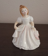 FIGURA DE PORCELANA FINA ROYAL DOULTON,AMANDA HN 2996,DISEÑADO Y FIRMADO POR ROBERTO TABBENOR, HECHA EN INGLATERRA, - Royal Doulton