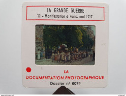 Photo Diapo Diapositive Slide HISTOIRE La Grande Guerre N°11 Manifestation Paris Mai 1917 Aquarelle Félix Brard VOIRZOOM - Diapositives (slides)