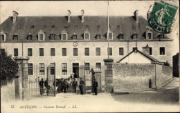 CPA Alencon Orne, Caserne Ernouf, S Gebäude, Soldaten Versammeln Sich, - Sonstige & Ohne Zuordnung