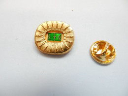 Superbe Pin's En Relief , Football , Stade De France , Signé LASCO SA - Football