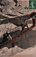 CPA - ALPINISME - Ascension Du Mont-Bianc, Passage D'une Crevasse à La Jonction ... Edition S.A.Schnegg - Alpinismo