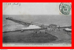 CPA (14) TROUVILLE-sur-MER.  La Jetée-Promenade Par Gros Temps, Animé, Attelage..*3865 - Trouville