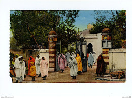 Tunis - Mauresques Sortant Du Cimetière - Túnez