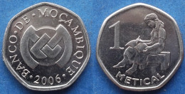 MOZAMBIQUE - 1 Metical 2006 "Young Woman Writting" KM# 137 Reform Coinage (2006) - Edelweiss Coins - Mozambique
