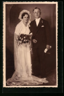 Foto-AK Bürgerliches Paar In Hübscher Hochzeitskleidung - Hochzeiten