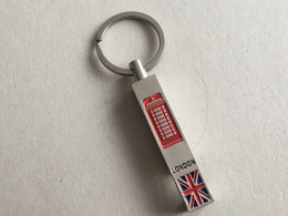 Key Ring Porte Cles Keychain Schlusselring - London United Kingdom UK Flag And Telephone Cabin - Porte-clefs