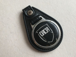 Key Ring Porte Cles Keychain Schlusselring - Romania Pitesti - Dacia 1310 Auto Car Voiture Oldtimer - Porte-clefs