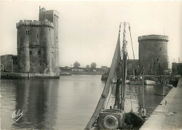 17* LA ROCHELLE  Tours   (CPSM10x15cm)  (CPSM10x15cm)                          MA62-624 - La Rochelle