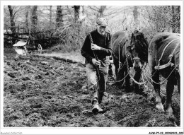 AHWP7-22-0560 - Pascal Martin - Labours Chez Les Frères Corbel - PLENNEE-JUGON - Côtes-du-nord - Plénée-Jugon