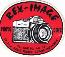 AUTOCOLLANT REX-IMAGE PHOTO CINE RUE FECAUDERIE AUXERRE    REF 89263 - Stickers