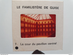 Photo Diapo Diapositive Slide Le FAMILISTERE De GUISE N°7 La Cour Du Pavillon Central VOIR ZOOM - Diapositives (slides)