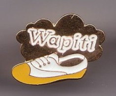 Pin's Wapiti La Chaussure Jaune Réf  1053 - Markennamen