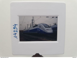 Photo Diapo Diapositive Slide TRAIN Locomotive TGV SNCF N°219 à L'EIM De PSE Le 04/10/1997 VOIR ZOOM - Diapositives (slides)