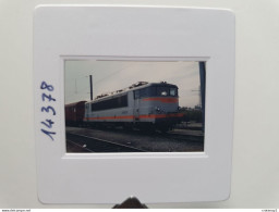 Photo Diapo Diapositive Slide TRAIN Locomotive Electrique SNCF BB 25179 Le 31/10/1997 VOIR ZOOM - Diapositives (slides)