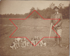 Photo Sur Carton Henry Chapier Avec Une Petite Meute Pour La Chasse Au Lièvre, Chasseur (A261) - Hunting