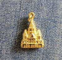 Le Sacré Coeur De Paris - Fève Dorée Avec Bélière - History