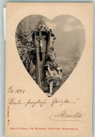 39997967 - Maedchen Haelt Beim Brennholz Holen An Einem Kreuz Inne Fotograf Kloppmann - Other & Unclassified