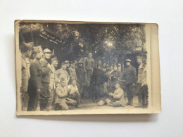 Carte Postale Ancienne Groupe De Militaires  Inscription Sur La Photo : »Het Sinde Van Essen Spion » - Regiments