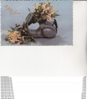 CPSM/pf  FANTAISIE. Bouquet De Muguets, Scooter Vespa Ou Lambretta ...Z705 - Motorräder
