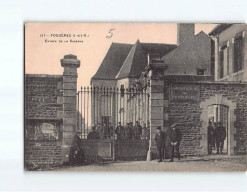 FOUGERES : Entrée De La Caserne - état - Fougeres