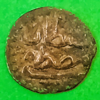 PETITE MONNAIE ARABE / PROBABLEMENT MAROC / CUIVRE / 0.76 G / 14 Mm - Maroc