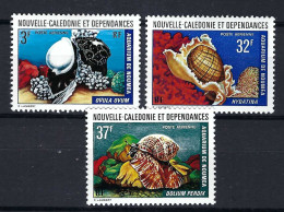 NOUVELLE CALEDONIE P.A. Ca.1974: Lot De Neufs* - Unused Stamps