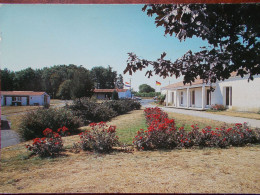 Delcampe - 85 - CHANTONNAY - Le Village De Vacances. - Chantonnay