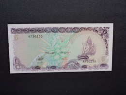 MALDIVES * : 5 RUFIYAA   7.10.1983 - 1404    P 10a     NEUF - Maldives