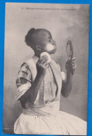 Theme Racisme - Old French Racist Postcard , Black Girl Putting On White - Other & Unclassified