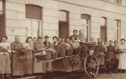 PHOTOGRAPHS, GROUP OF PEOPLE, WOMEN AND CHILD, BOY, STREET MARKET, DOG,  BASKET, POSTCARD, BELGIUM - Photographs